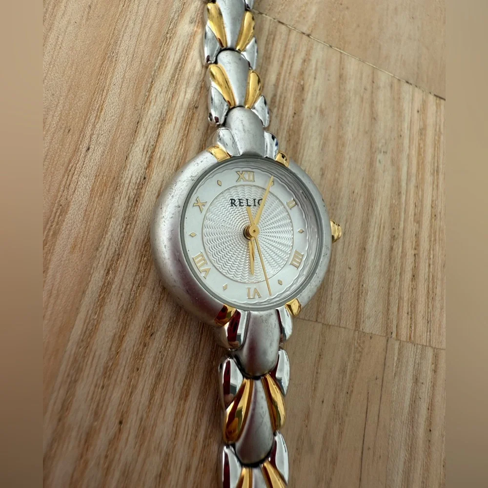 Relic ladies two tone watch NEW BATTERY